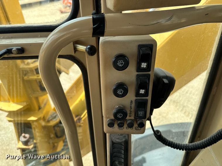 image for item EM3830 2002 Caterpillar 140H motor grader