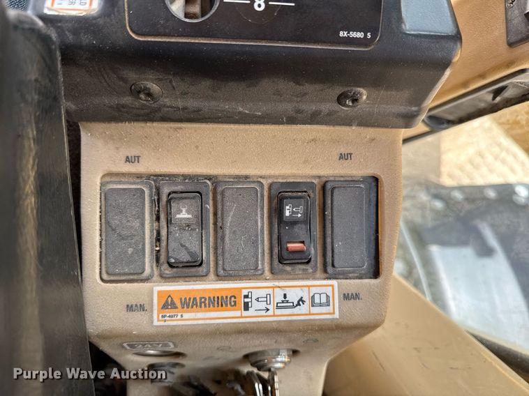 image for item EM3830 2002 Caterpillar 140H motor grader