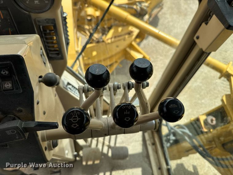 image for item EM3830 2002 Caterpillar 140H motor grader