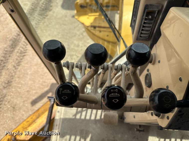 image for item EM3830 2002 Caterpillar 140H motor grader