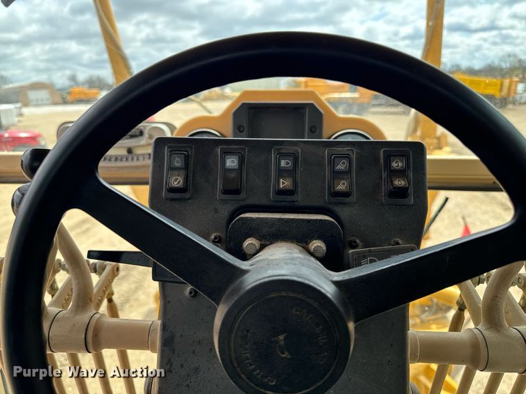 image for item EM3830 2002 Caterpillar 140H motor grader