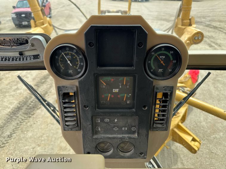 image for item EM3830 2002 Caterpillar 140H motor grader