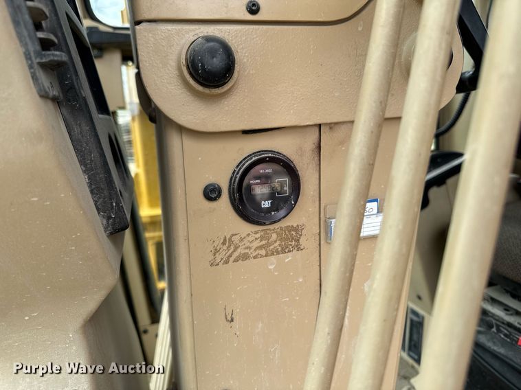 image for item EM3830 2002 Caterpillar 140H motor grader