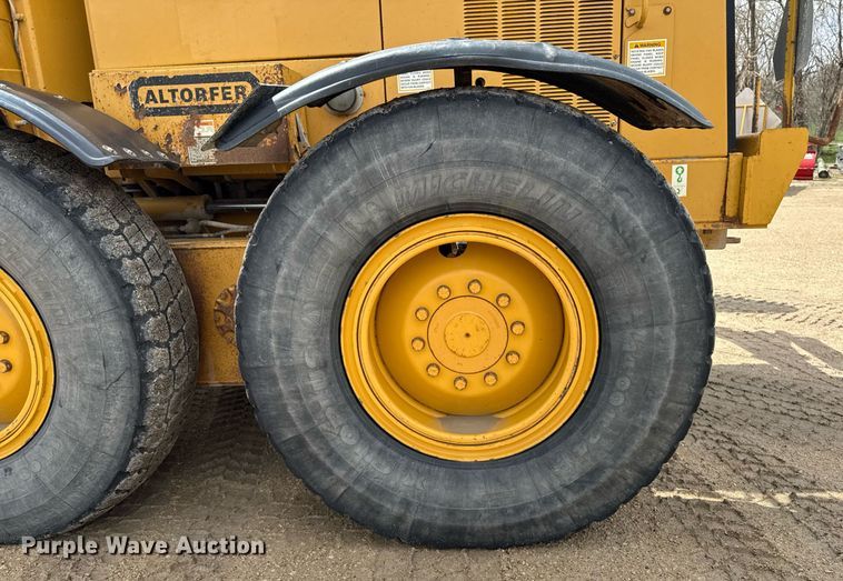 image for item EM3830 2002 Caterpillar 140H motor grader