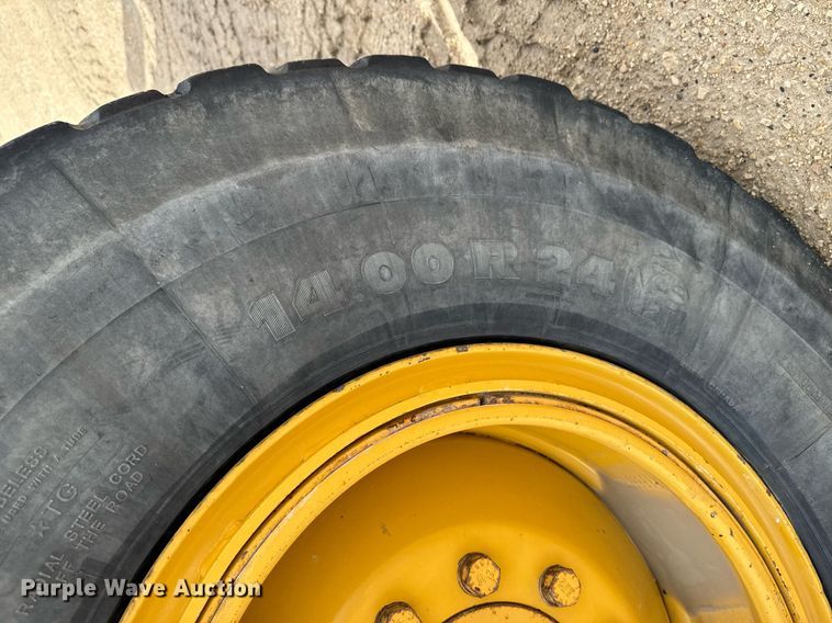 image for item EM3830 2002 Caterpillar 140H motor grader