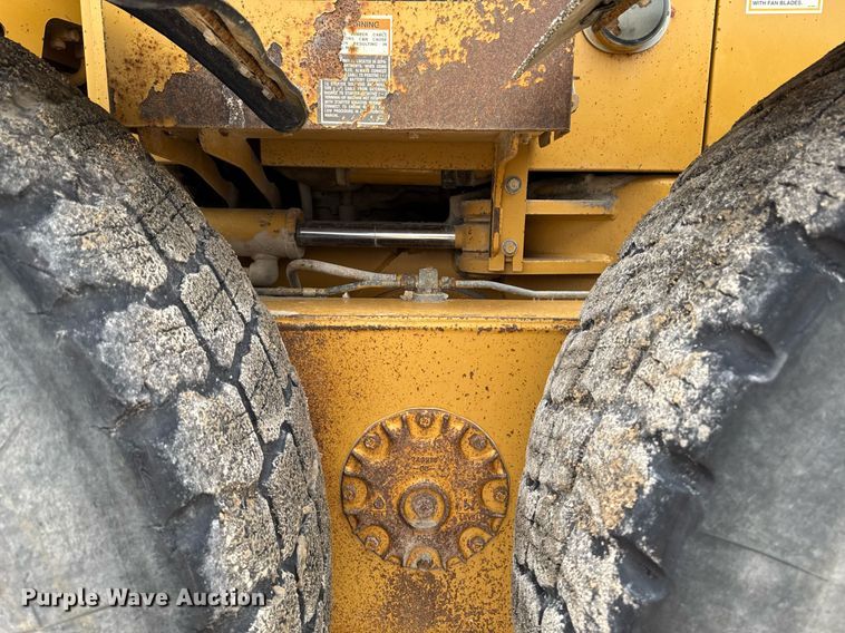 image for item EM3830 2002 Caterpillar 140H motor grader