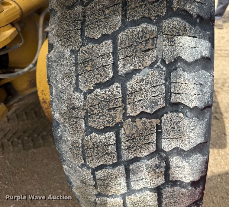 image for item EM3830 2002 Caterpillar 140H motor grader