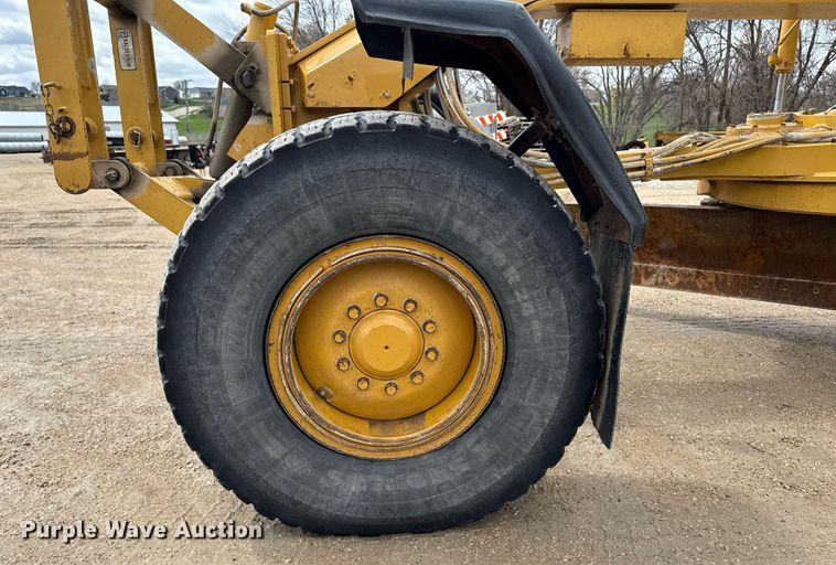 image for item EM3830 2002 Caterpillar 140H motor grader