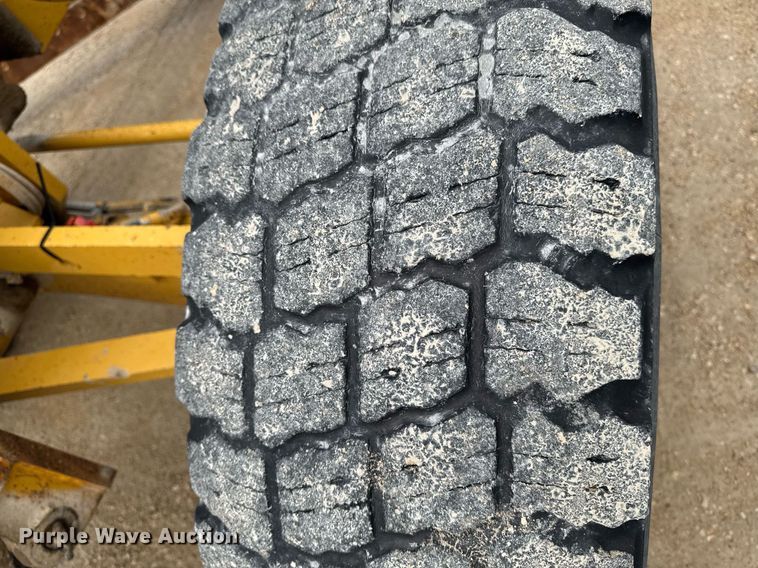 image for item EM3830 2002 Caterpillar 140H motor grader