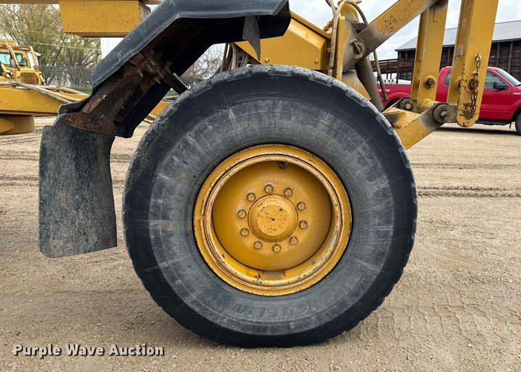 image for item EM3830 2002 Caterpillar 140H motor grader