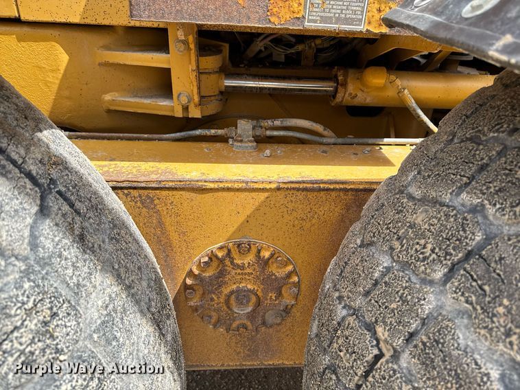 image for item EM3830 2002 Caterpillar 140H motor grader