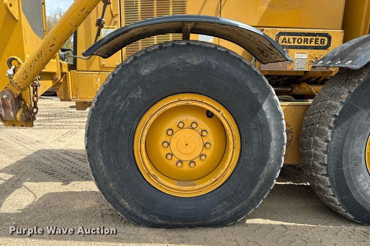 image for item EM3830 2002 Caterpillar 140H motor grader