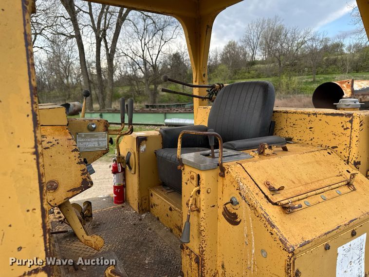 image for item EM3964 1985 Caterpillar D6D dozer