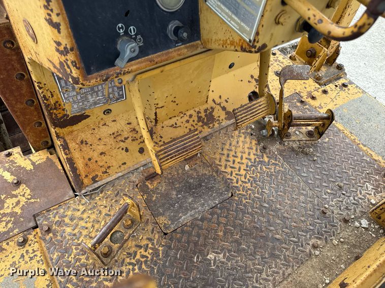 image for item EM3964 1985 Caterpillar D6D dozer