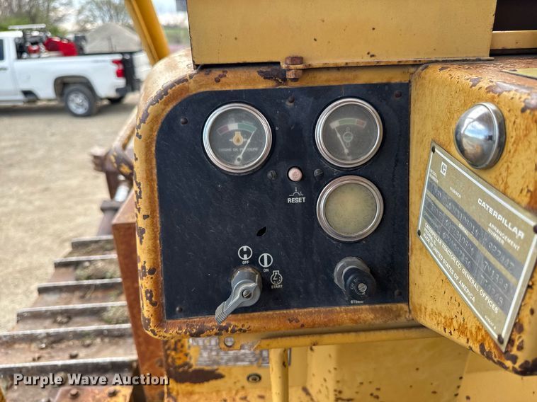 image for item EM3964 1985 Caterpillar D6D dozer