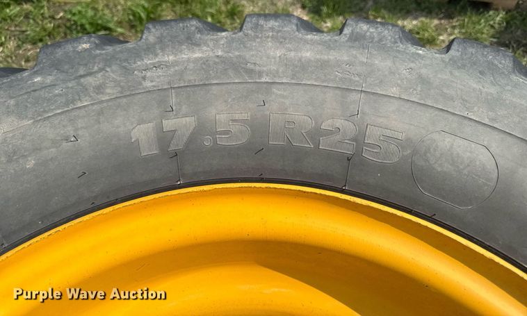 image for item EM3967 6)17.5R25 tires and wheels