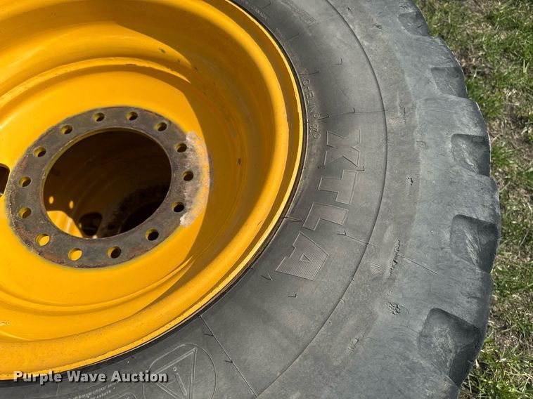 image for item EM3967 6)17.5R25 tires and wheels