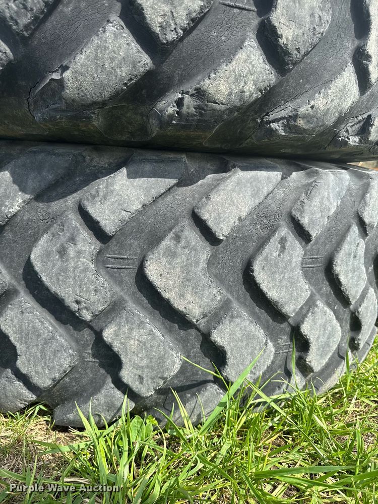 image for item EM3967 6)17.5R25 tires and wheels