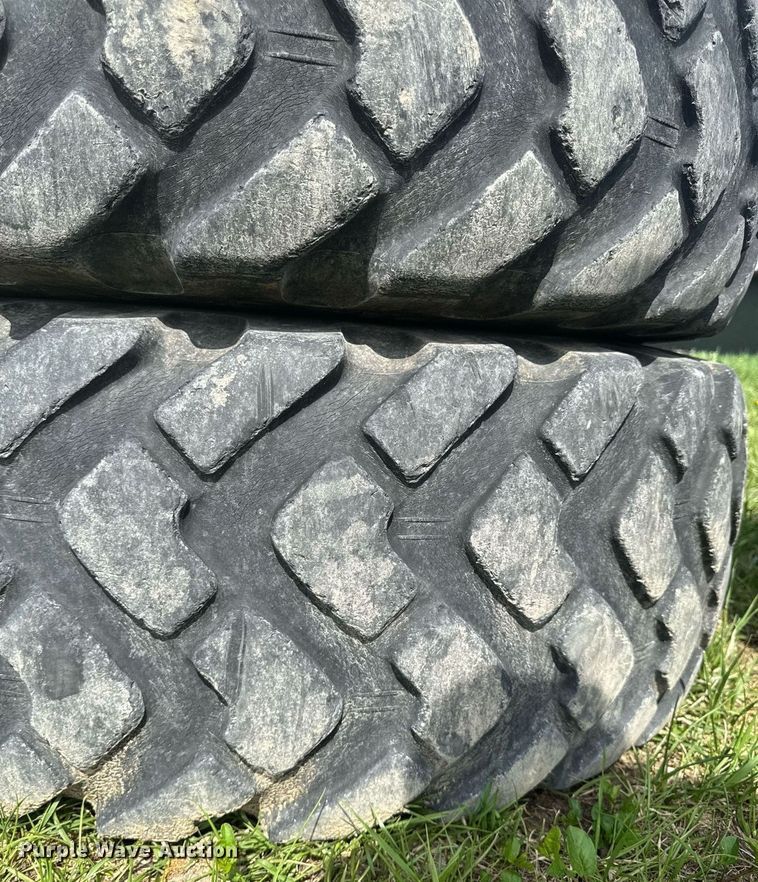 image for item EM3967 6)17.5R25 tires and wheels