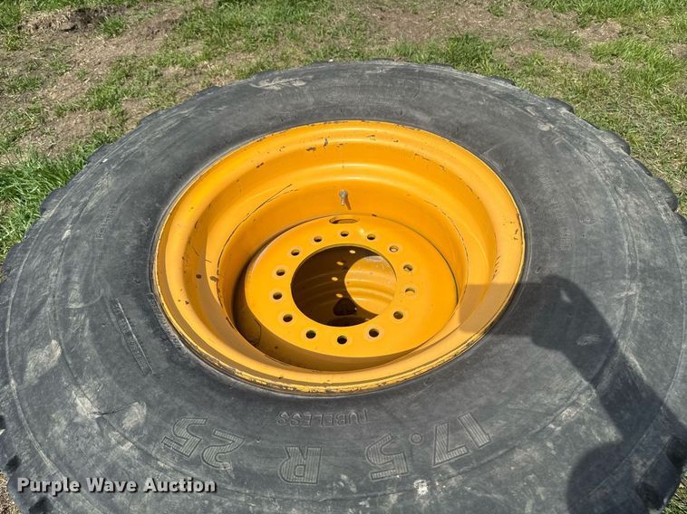 image for item EM3967 6)17.5R25 tires and wheels