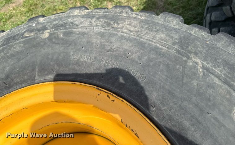 image for item EM3967 6)17.5R25 tires and wheels