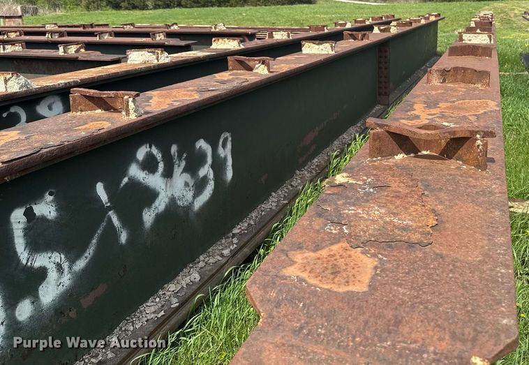 image for item EM3981 (4) I-beams