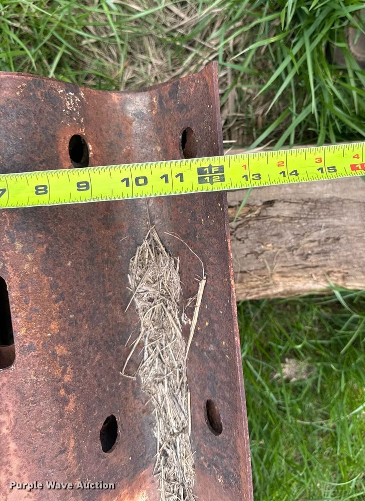 image for item EM3989 Approximately 35 guardrails