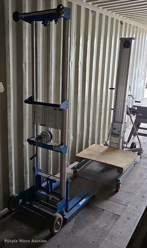 image for item EM7182 2007 Genie  GL-12 material lift