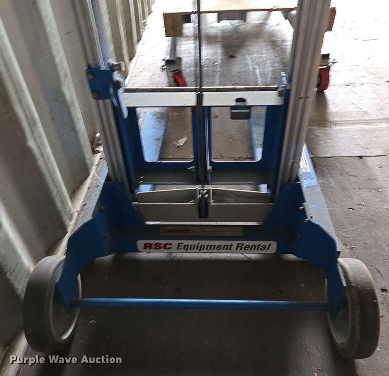 image for item EM7182 2007 Genie  GL-12 material lift