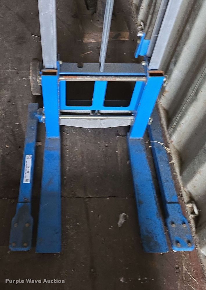 image for item EM7182 2007 Genie  GL-12 material lift