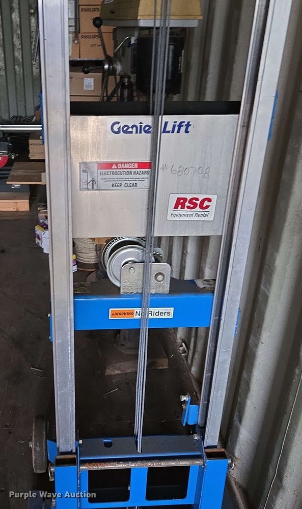 image for item EM7182 2007 Genie  GL-12 material lift
