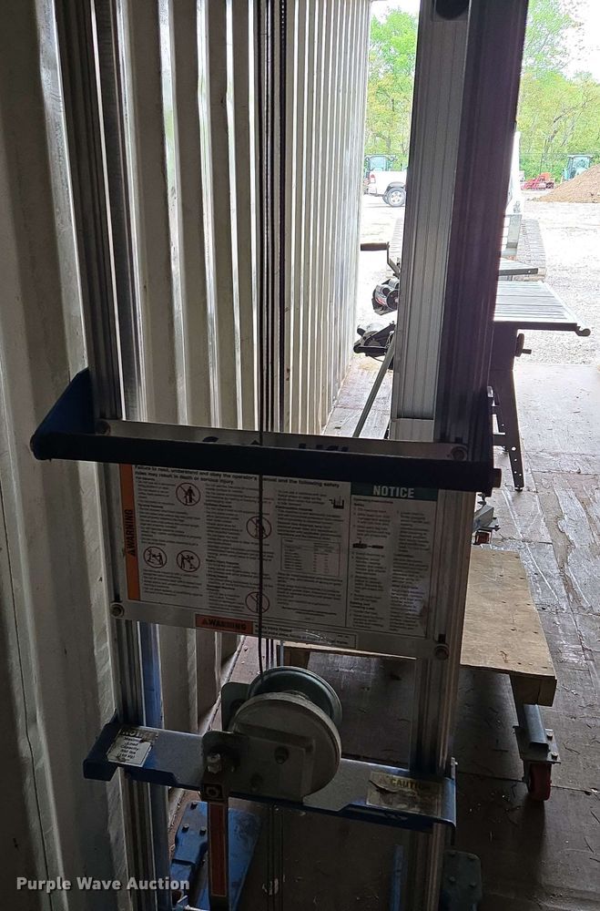 image for item EM7182 2007 Genie  GL-12 material lift