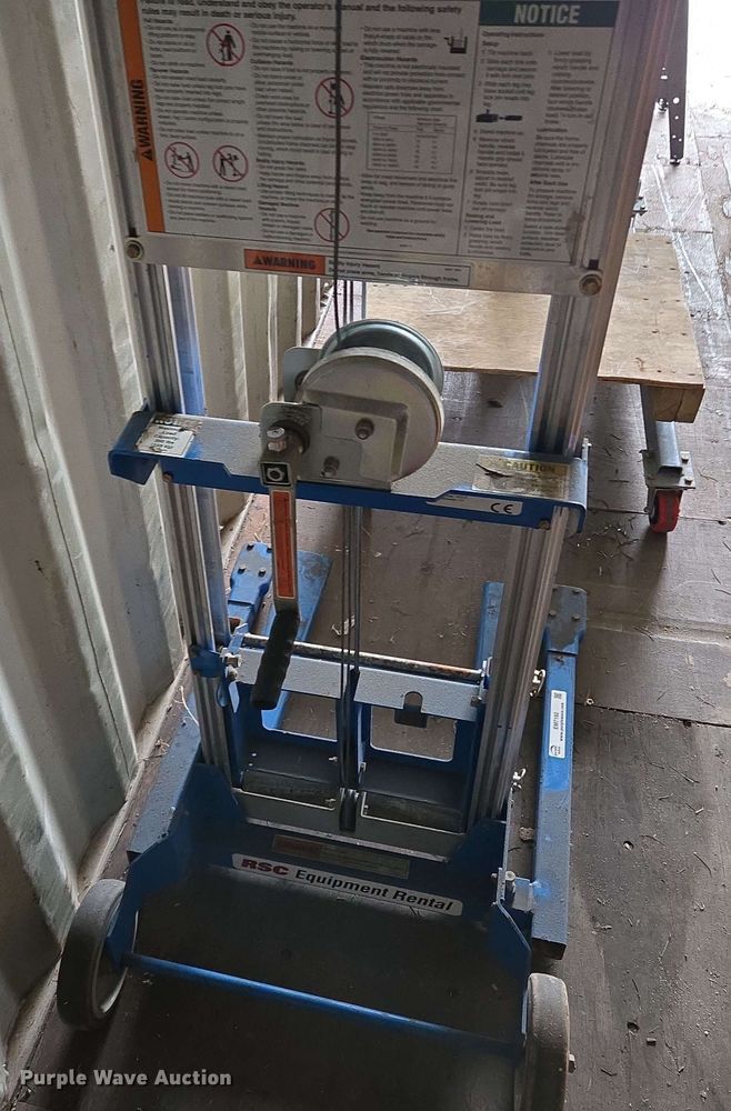 image for item EM7182 2007 Genie  GL-12 material lift