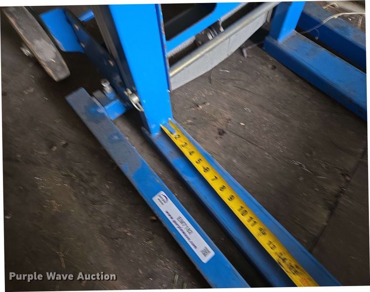 image for item EM7182 2007 Genie  GL-12 material lift