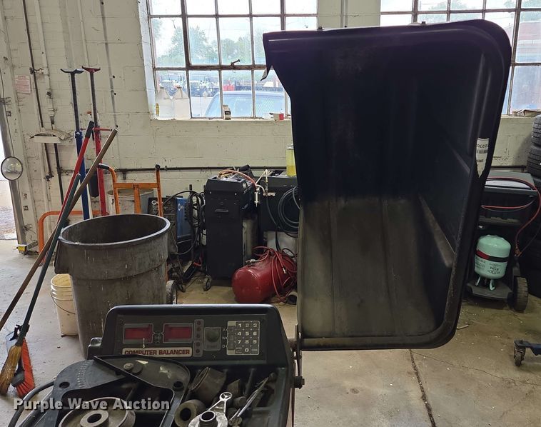 image for item EM7192 Coats Direct Drive  850 Solid State  tire machine