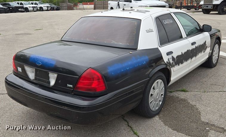 image for item EM7208 2011 Ford  Crown Victoria Police Interceptor 