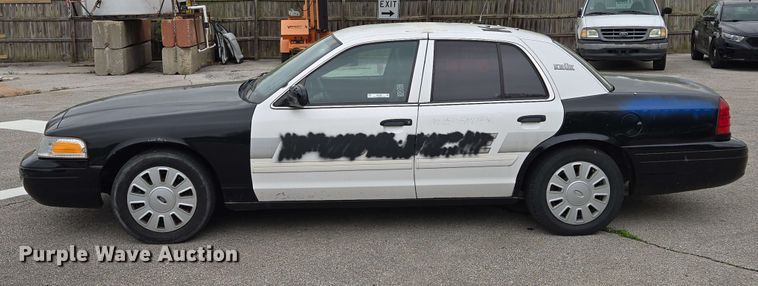 image for item EM7208 2011 Ford  Crown Victoria Police Interceptor 