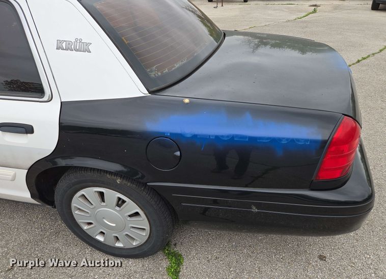 image for item EM7208 2011 Ford  Crown Victoria Police Interceptor 