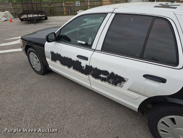 image for item EM7208 2011 Ford  Crown Victoria Police Interceptor 