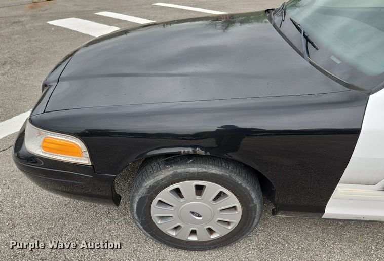 image for item EM7208 2011 Ford  Crown Victoria Police Interceptor 