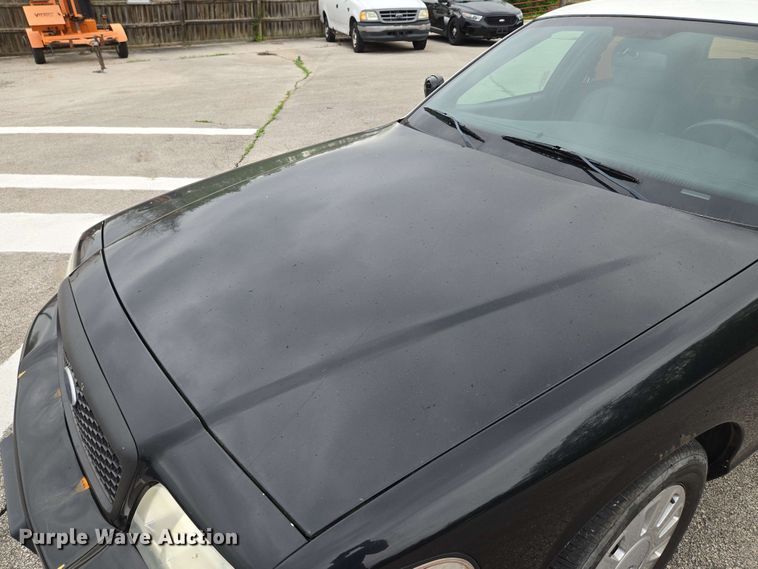 image for item EM7208 2011 Ford  Crown Victoria Police Interceptor 