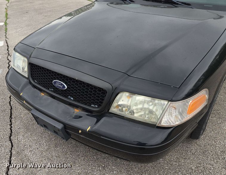 image for item EM7208 2011 Ford  Crown Victoria Police Interceptor 
