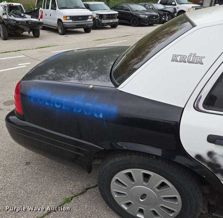 image for item EM7208 2011 Ford  Crown Victoria Police Interceptor 