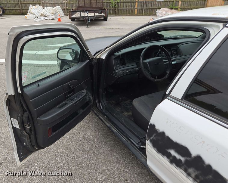 image for item EM7208 2011 Ford  Crown Victoria Police Interceptor 