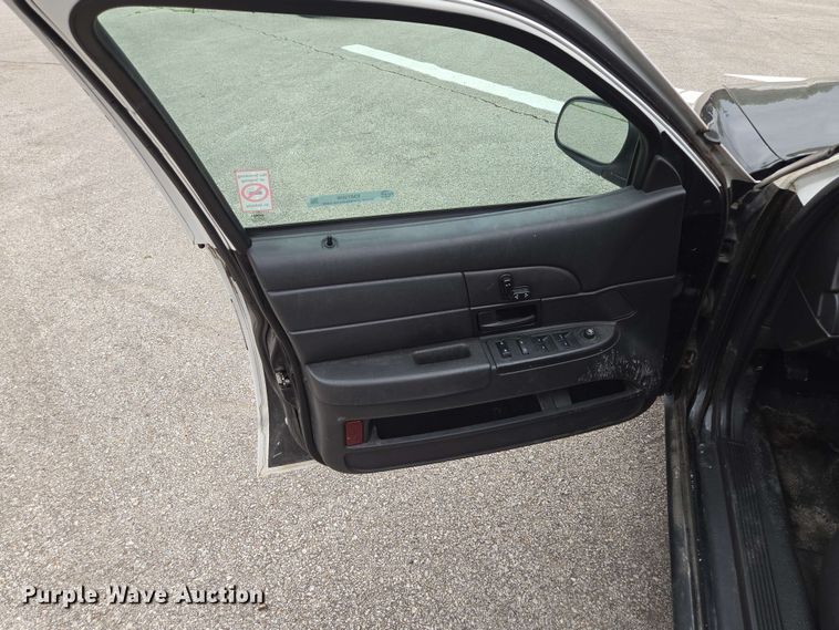 image for item EM7208 2011 Ford  Crown Victoria Police Interceptor 