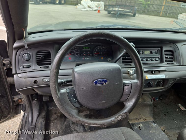 image for item EM7208 2011 Ford  Crown Victoria Police Interceptor 