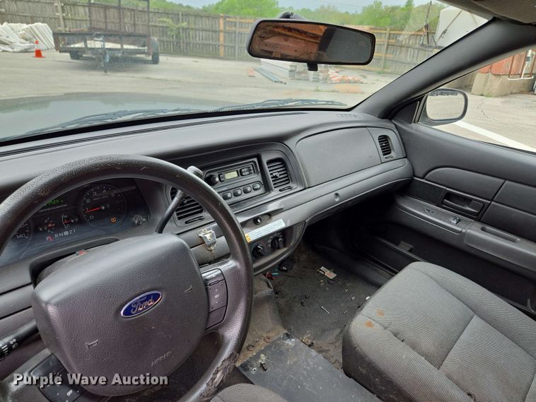 image for item EM7208 2011 Ford  Crown Victoria Police Interceptor 