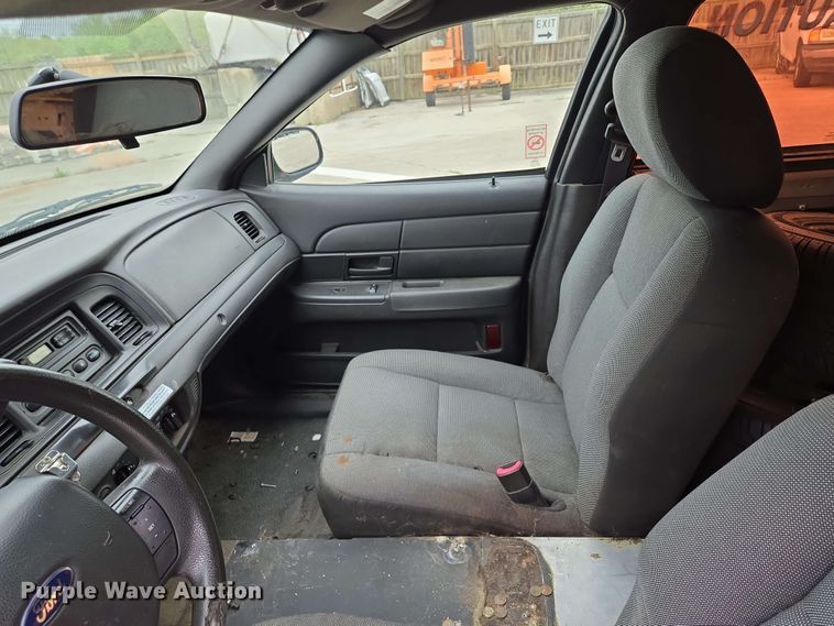image for item EM7208 2011 Ford  Crown Victoria Police Interceptor 