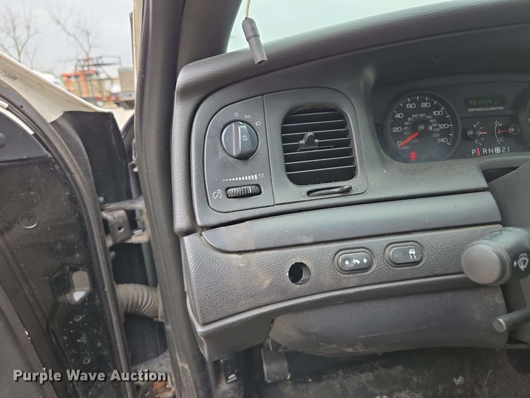 image for item EM7208 2011 Ford  Crown Victoria Police Interceptor 