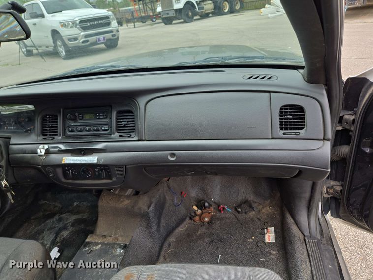 image for item EM7208 2011 Ford  Crown Victoria Police Interceptor 